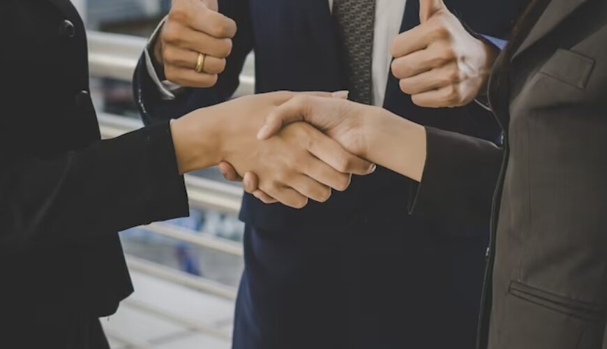 How to Retain Customers According to Business Experts
