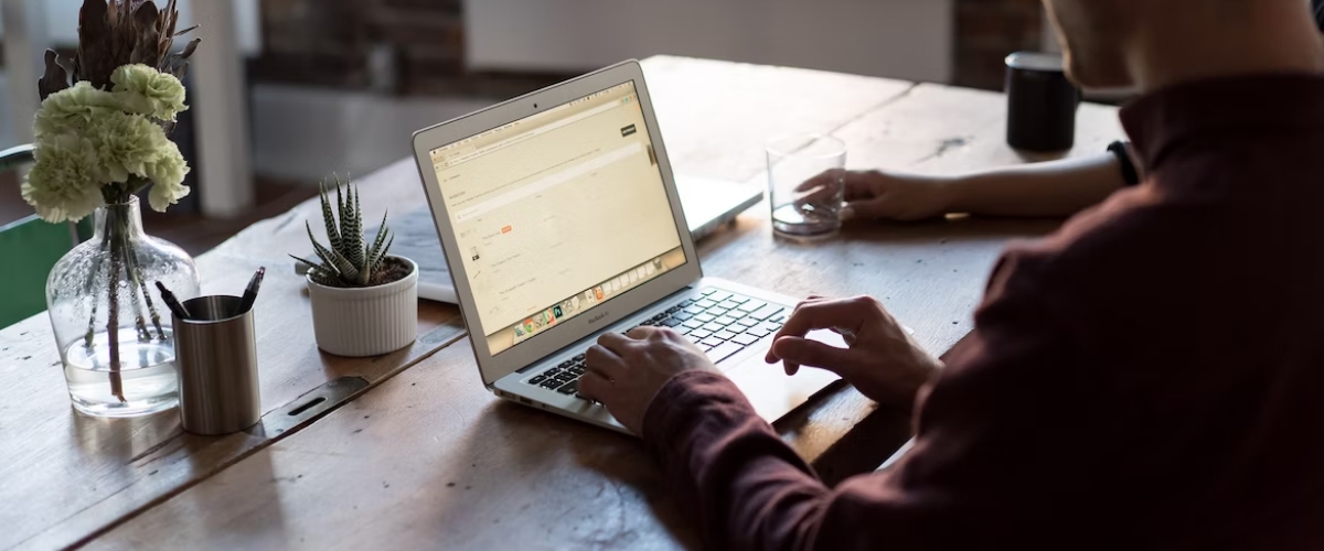 How Humans and AI Collaborate in Blog Content Writing